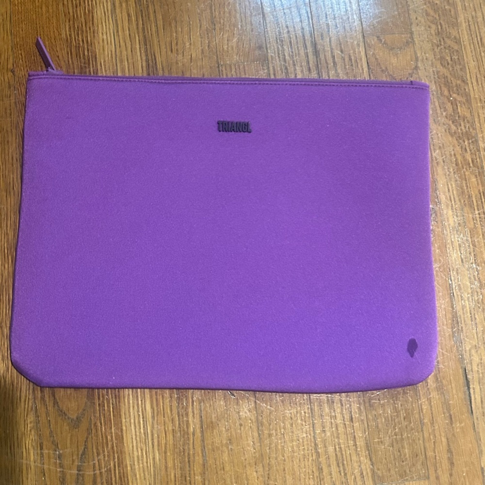 Triangl neoprene zip pouch